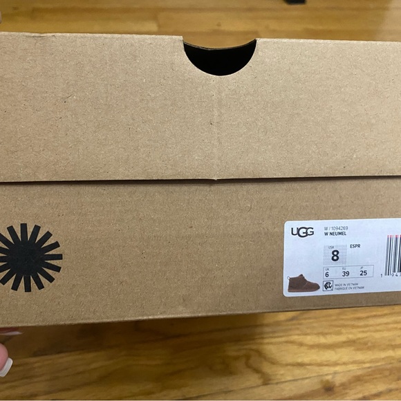 Ugg Nuemel boots in slate / espresso color - Picture 6 of 6